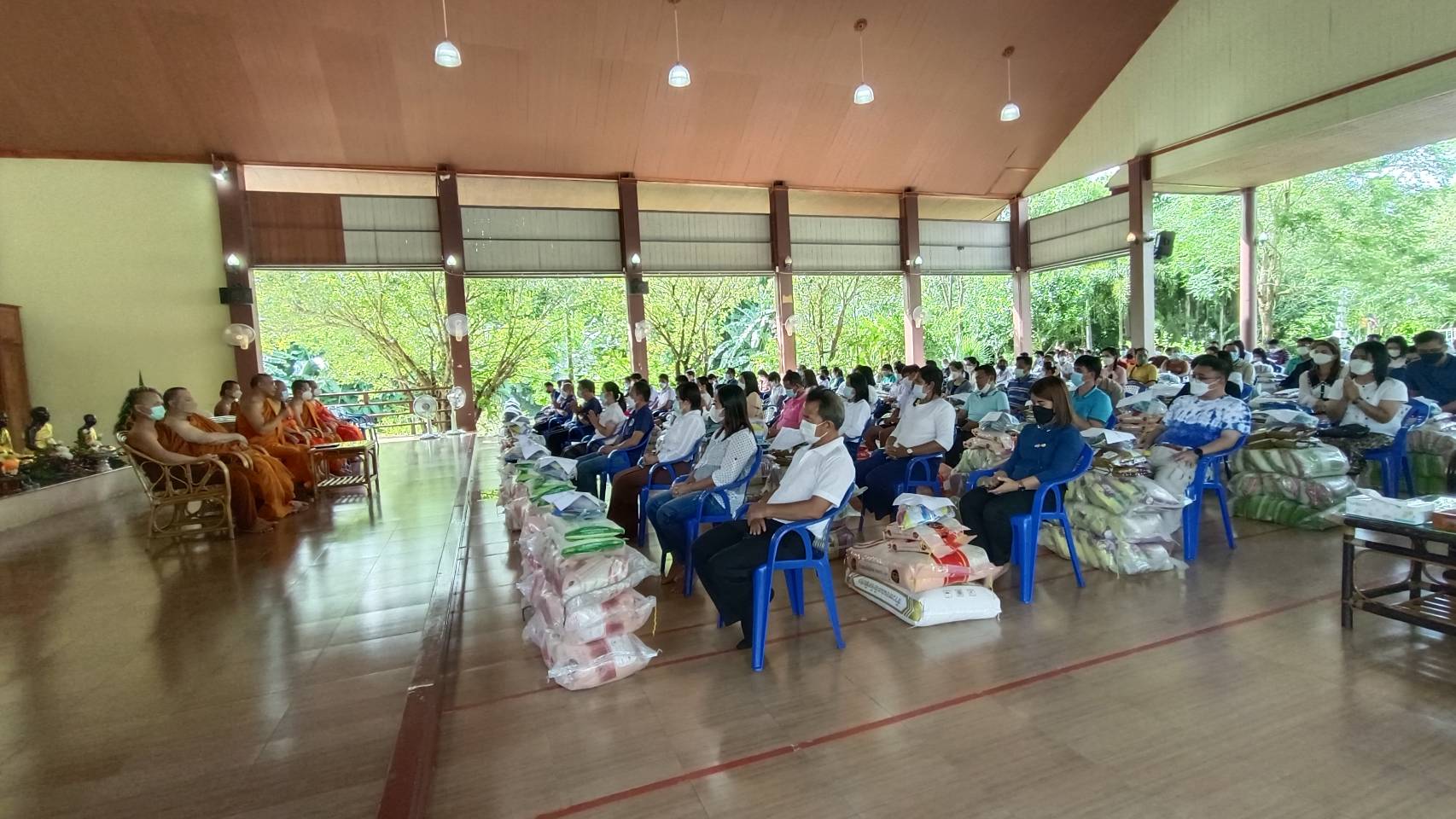 จังหวัดน่าน จัดพิธีมอบข้าวสาร โครงการผ้าป่าเจดีย์ข้าวสาร มหาสังฆทานช่วยเหลือสังคม ปีที่5