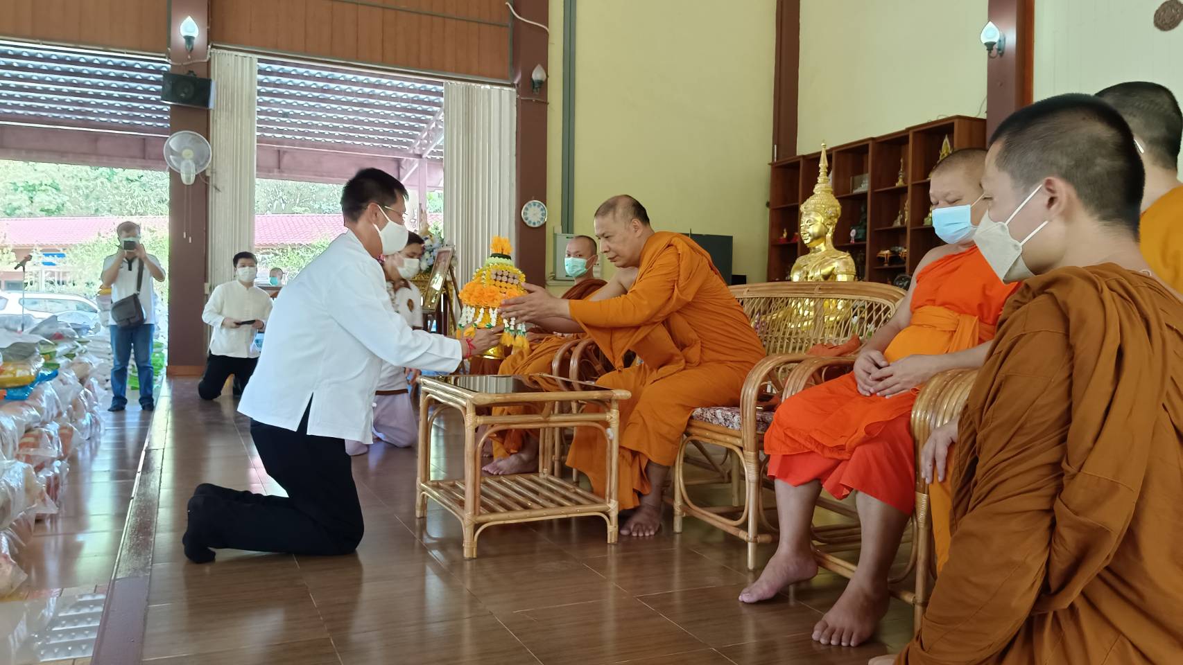 จังหวัดน่าน จัดพิธีมอบข้าวสาร โครงการผ้าป่าเจดีย์ข้าวสาร มหาสังฆทานช่วยเหลือสังคม ปีที่5