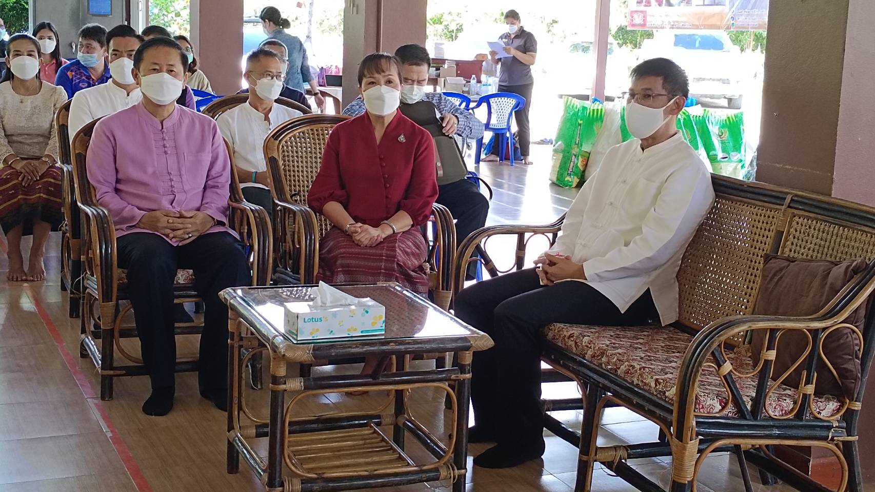 จังหวัดน่าน จัดพิธีมอบข้าวสาร โครงการผ้าป่าเจดีย์ข้าวสาร มหาสังฆทานช่วยเหลือสังคม ปีที่5