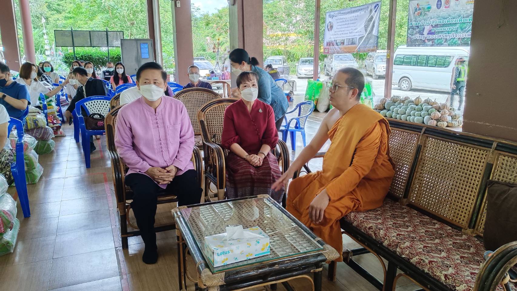 จังหวัดน่าน จัดพิธีมอบข้าวสาร โครงการผ้าป่าเจดีย์ข้าวสาร มหาสังฆทานช่วยเหลือสังคม ปีที่5