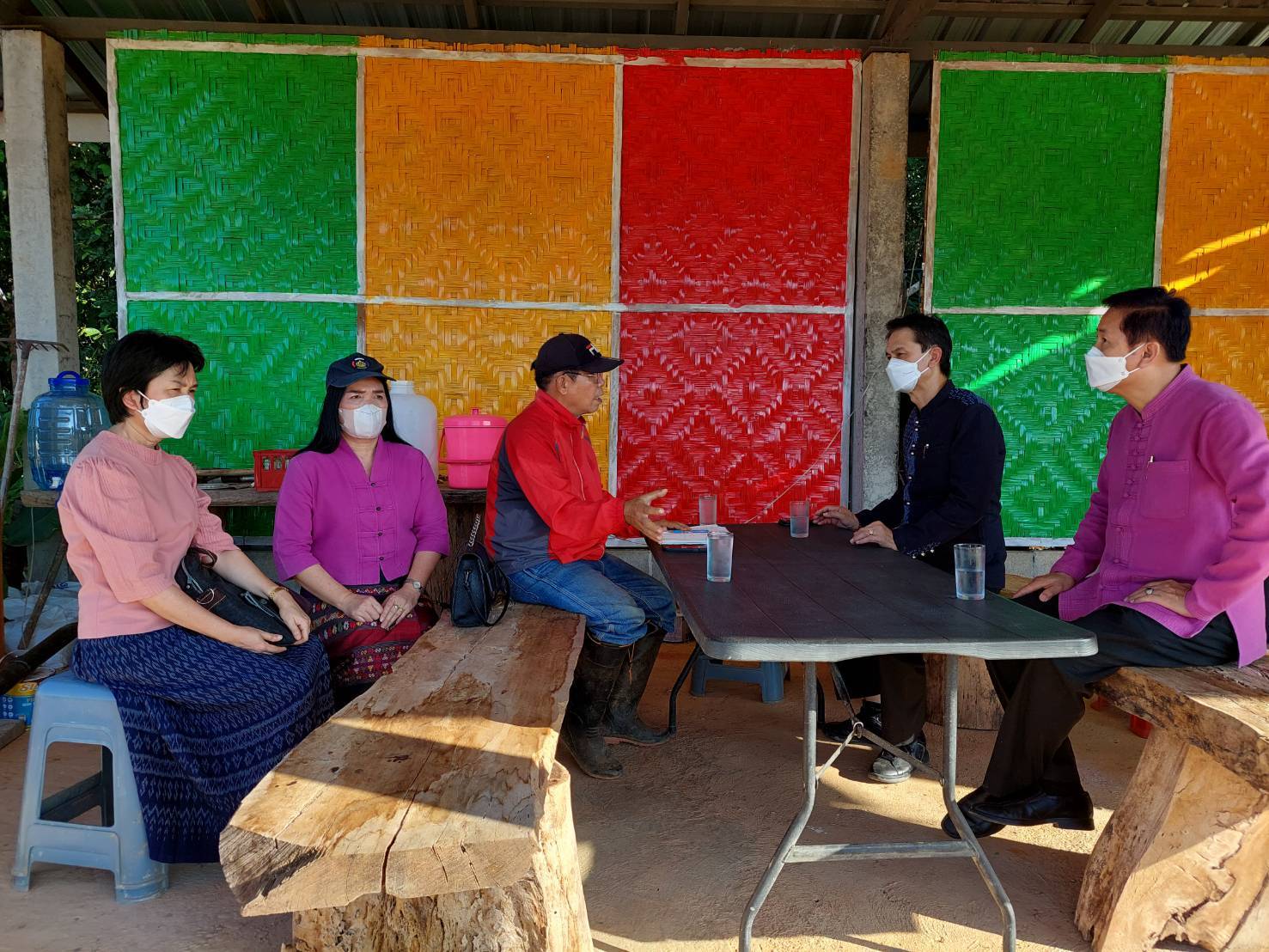 นายอาทร พิมชะนก ผู้ตรวจราชการกรมการพัฒนาชุมชน ลงพื้นที่แปลงศูนย์เรียนรู้ต้นแบบ “โคก หนอง นา พัฒนาชุมชน” ระดับ CLM จังหวัดน่าน เพื่อสนับสนุนงานต่อเนื่อง ในการพัฒนาศูนย์เรียนรู้ตามหลักปรัชญาของเศรษฐกิจพอเพียง