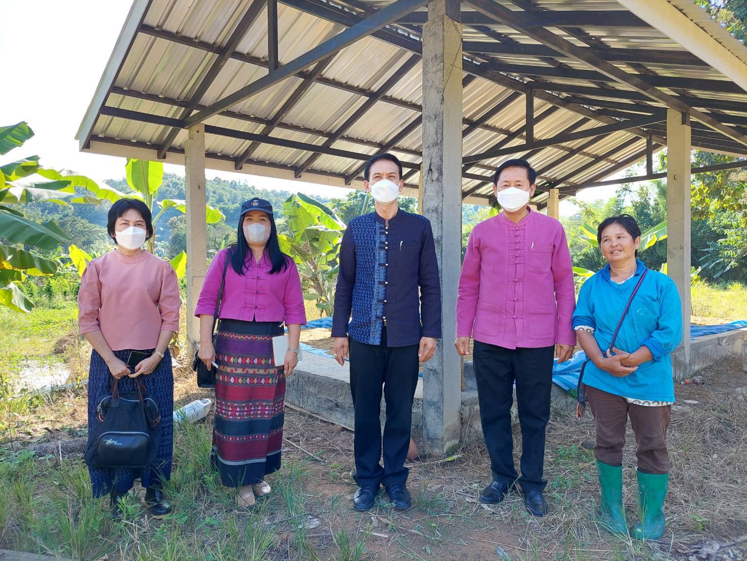 นายอาทร พิมชะนก ผู้ตรวจราชการกรมการพัฒนาชุมชน ลงพื้นที่แปลงศูนย์เรียนรู้ต้นแบบ “โคก หนอง นา พัฒนาชุมชน” ระดับ CLM จังหวัดน่าน เพื่อสนับสนุนงานต่อเนื่อง ในการพัฒนาศูนย์เรียนรู้ตามหลักปรัชญาของเศรษฐกิจพอเพียง