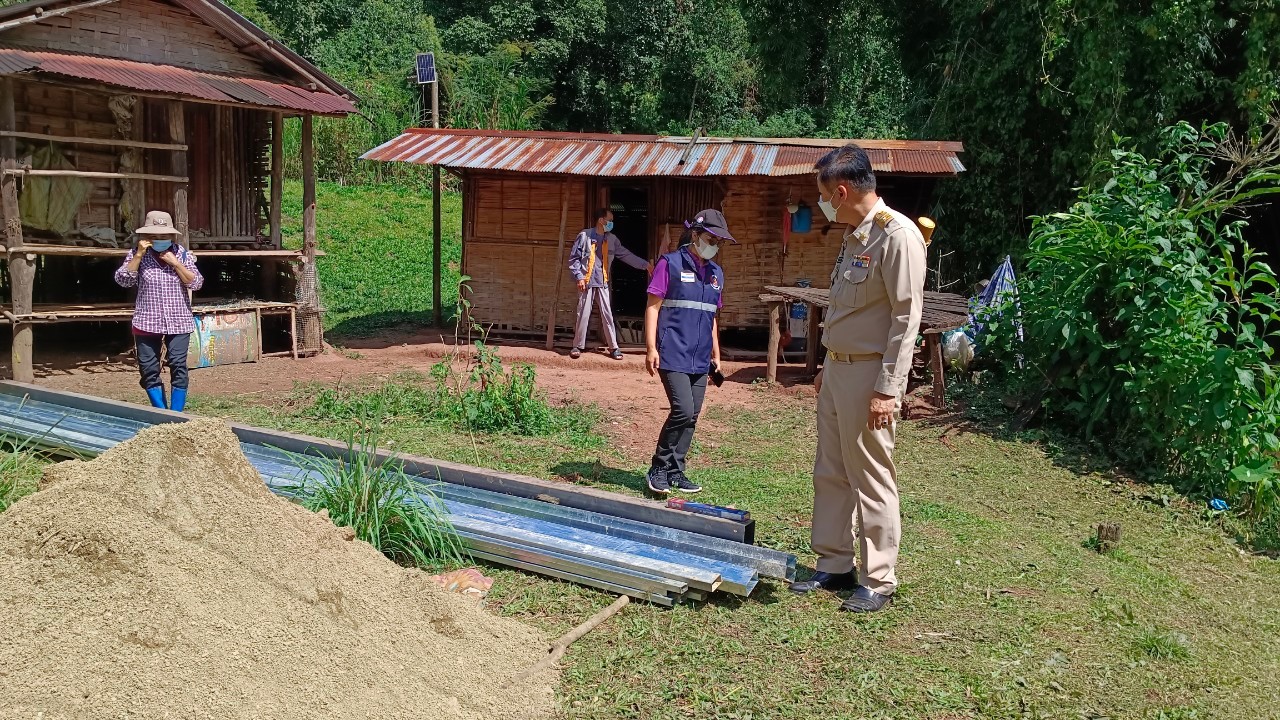 ผู้ว่าราชการจังหวัดน่าน มอบวัสดุสร้างบ้านกองทุนพัฒนาคุณภาพชีวิต สร้างความมั่นคงในที่อยู่อาศัย “ซ่อมบ้าน สร้างสุข แก้จนคนน่าน” พื้นที่อำเภอบ่อเกลือ