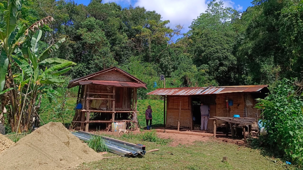 ผู้ว่าราชการจังหวัดน่าน มอบวัสดุสร้างบ้านกองทุนพัฒนาคุณภาพชีวิต สร้างความมั่นคงในที่อยู่อาศัย “ซ่อมบ้าน สร้างสุข แก้จนคนน่าน” พื้นที่อำเภอบ่อเกลือ