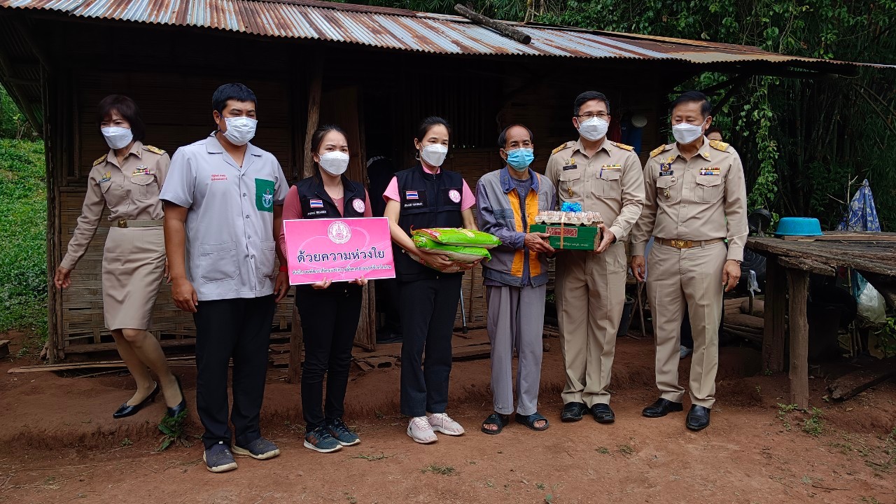 ผู้ว่าราชการจังหวัดน่าน มอบวัสดุสร้างบ้านกองทุนพัฒนาคุณภาพชีวิต สร้างความมั่นคงในที่อยู่อาศัย “ซ่อมบ้าน สร้างสุข แก้จนคนน่าน” พื้นที่อำเภอบ่อเกลือ