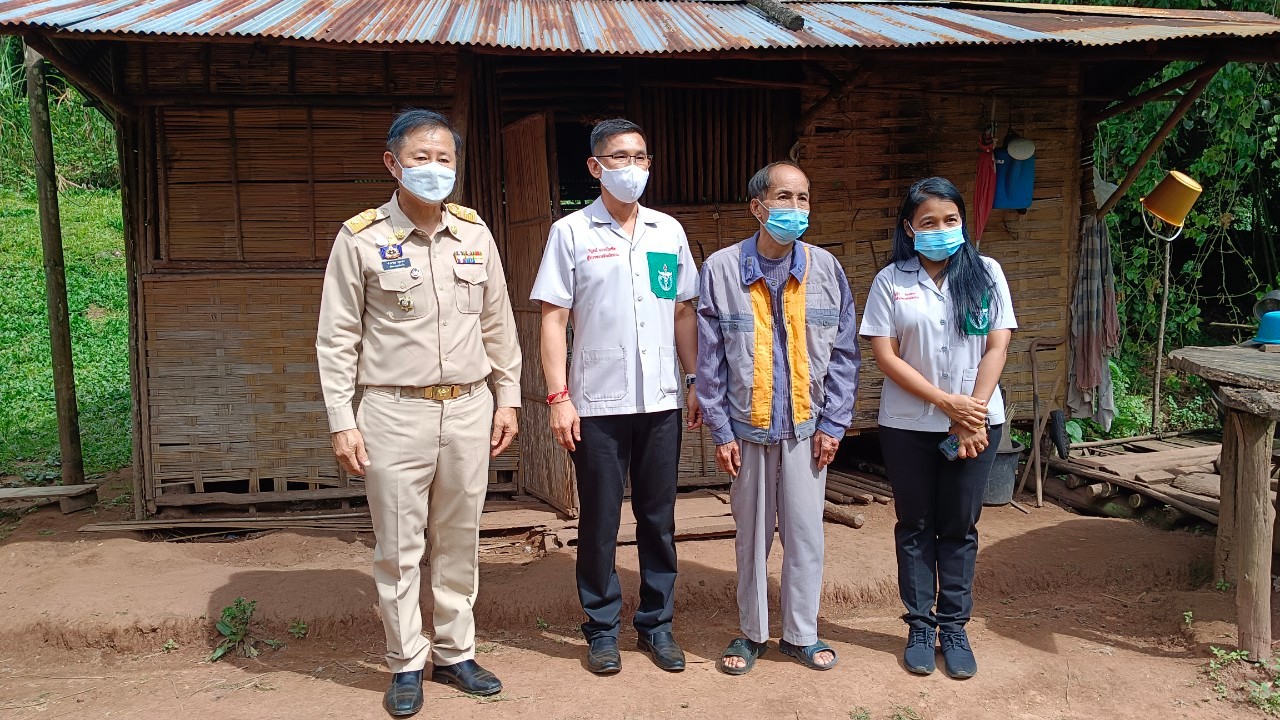 ผู้ว่าราชการจังหวัดน่าน มอบวัสดุสร้างบ้านกองทุนพัฒนาคุณภาพชีวิต สร้างความมั่นคงในที่อยู่อาศัย “ซ่อมบ้าน สร้างสุข แก้จนคนน่าน” พื้นที่อำเภอบ่อเกลือ