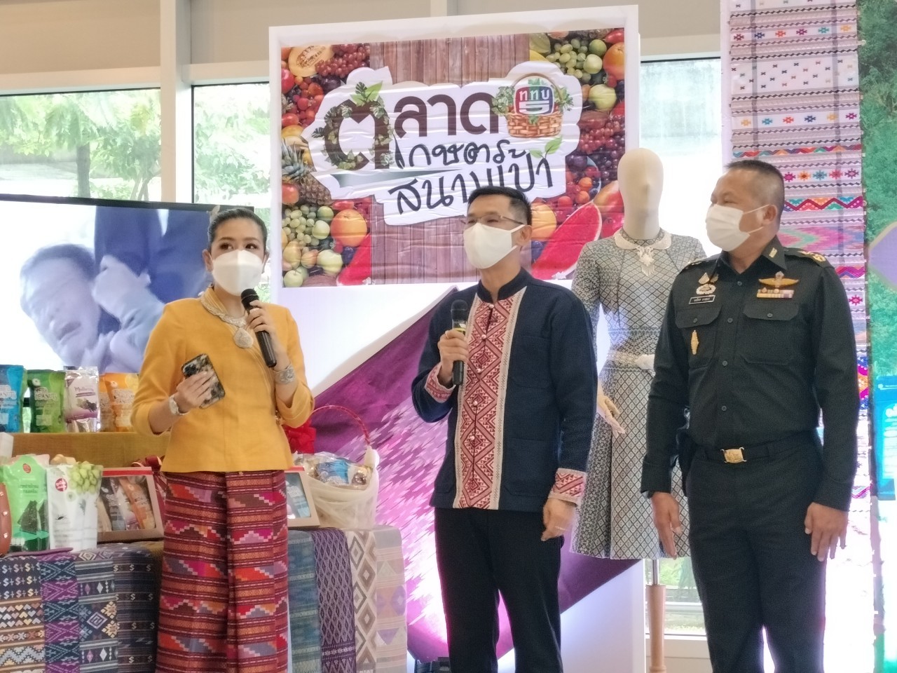 จังหวัดน่าน นำสินค้า OTOP ของดีเมืองน่าน จำหน่ายในงานตลาดเกษตรสนามเป้า ททบ.5 เพื่อร่วมเปิดตัวภาพยนตร์ซีรี่ส์เฉลิมพระเกียรติชุด”เส้นทางเกียรติยศ”