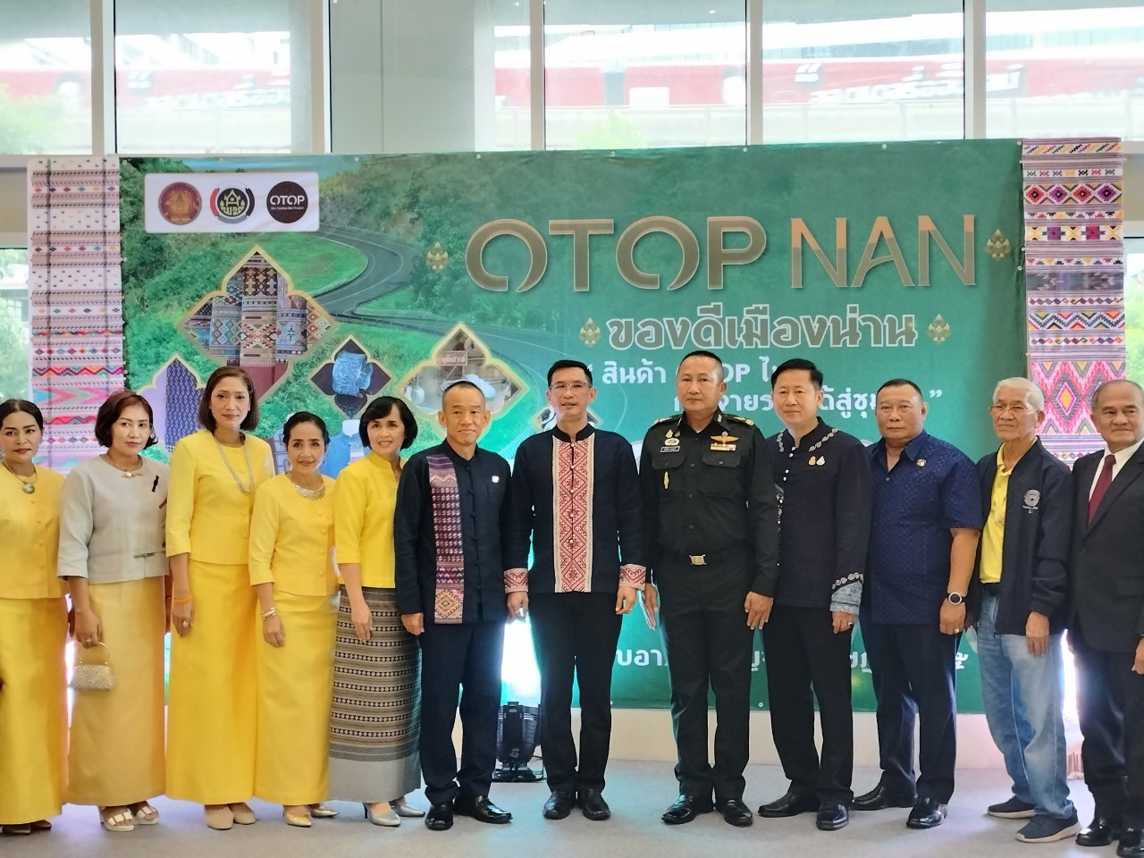 จังหวัดน่าน นำสินค้า OTOP ของดีเมืองน่าน จำหน่ายในงานตลาดเกษตรสนามเป้า ททบ.5 เพื่อร่วมเปิดตัวภาพยนตร์ซีรี่ส์เฉลิมพระเกียรติชุด”เส้นทางเกียรติยศ”