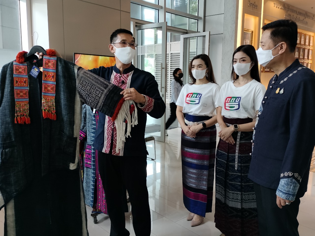 จังหวัดน่าน นำสินค้า OTOP ของดีเมืองน่าน จำหน่ายในงานตลาดเกษตรสนามเป้า ททบ.5 เพื่อร่วมเปิดตัวภาพยนตร์ซีรี่ส์เฉลิมพระเกียรติชุด”เส้นทางเกียรติยศ”