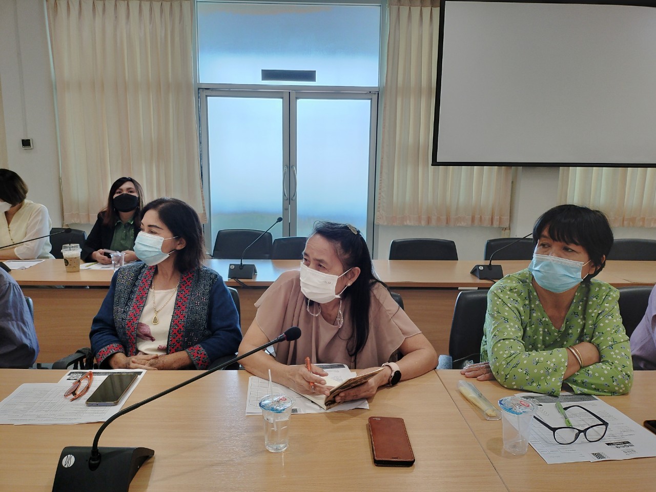 จังหวัดน่าน ประชุมเตรียมความพร้อมในการเข้าร่วมโครงการบูรณาการการค้า การลงทุน กิจกรรมหลัก การส่งเสริมช่องทางการตลาด Newnormal เพื่อเพิ่มช่องทางการจำหน่ายและแสดงสินค้าในรูปแบบ Offline – Online market place