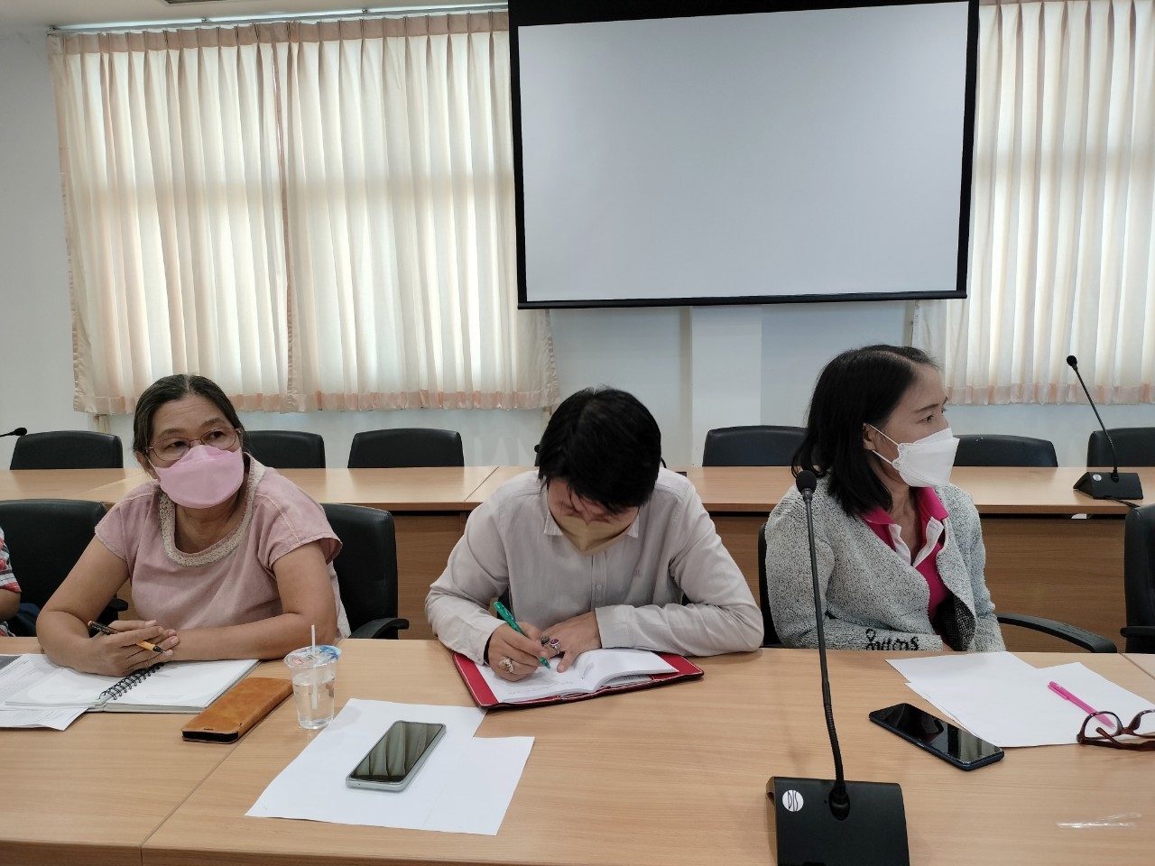 จังหวัดน่าน ประชุมเตรียมความพร้อมในการเข้าร่วมโครงการบูรณาการการค้า การลงทุน กิจกรรมหลัก การส่งเสริมช่องทางการตลาด Newnormal เพื่อเพิ่มช่องทางการจำหน่ายและแสดงสินค้าในรูปแบบ Offline – Online market place