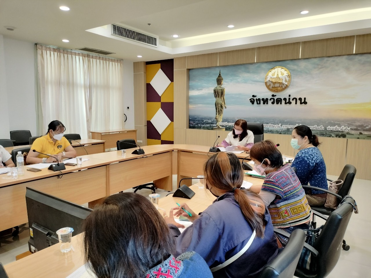 จังหวัดน่าน ประชุมเตรียมความพร้อมในการเข้าร่วมโครงการบูรณาการการค้า การลงทุน กิจกรรมหลัก การส่งเสริมช่องทางการตลาด Newnormal เพื่อเพิ่มช่องทางการจำหน่ายและแสดงสินค้าในรูปแบบ Offline – Online market place