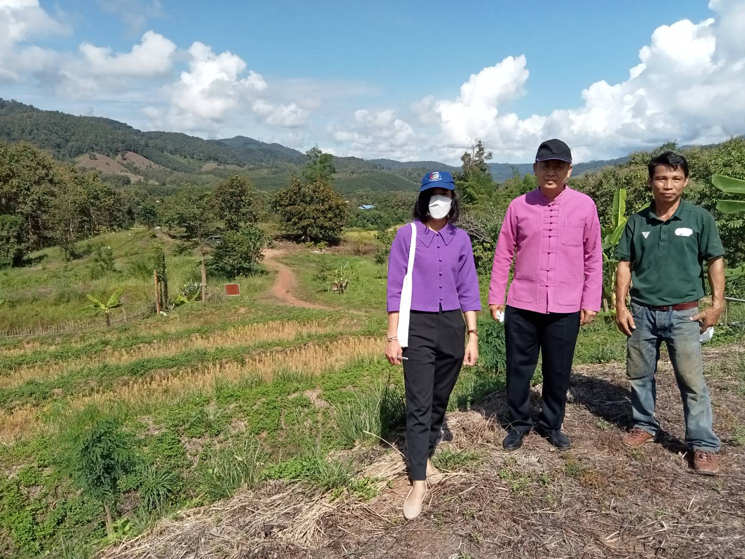 พจ.น่าน ลงพื้นที่ติดตามการดำเนินงาน โคก หนอง นาโมเดล อำเภอบ้านหลวง จังหวัดน่าน