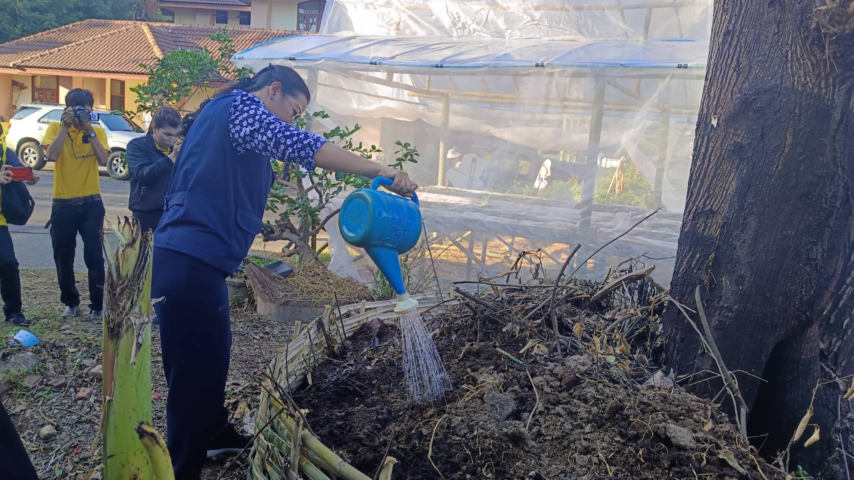 ผู้ว่าราชการจังหวัดน่านปลุกพลังทั้งภาครัฐและภาคประชาชน น้อมนำแนวพระราชดำริของสมเด็จพระกนิษฐาธิราชเจ้า กรมสมเด็จพระเทพรัตนราชสุดาฯ สยามบรมราชกุมารี สู่ปฏิบัติการปลูกผักสวนครัว เพื่อสร้างความมั่นคงทางอาหารต่อเนื่อง