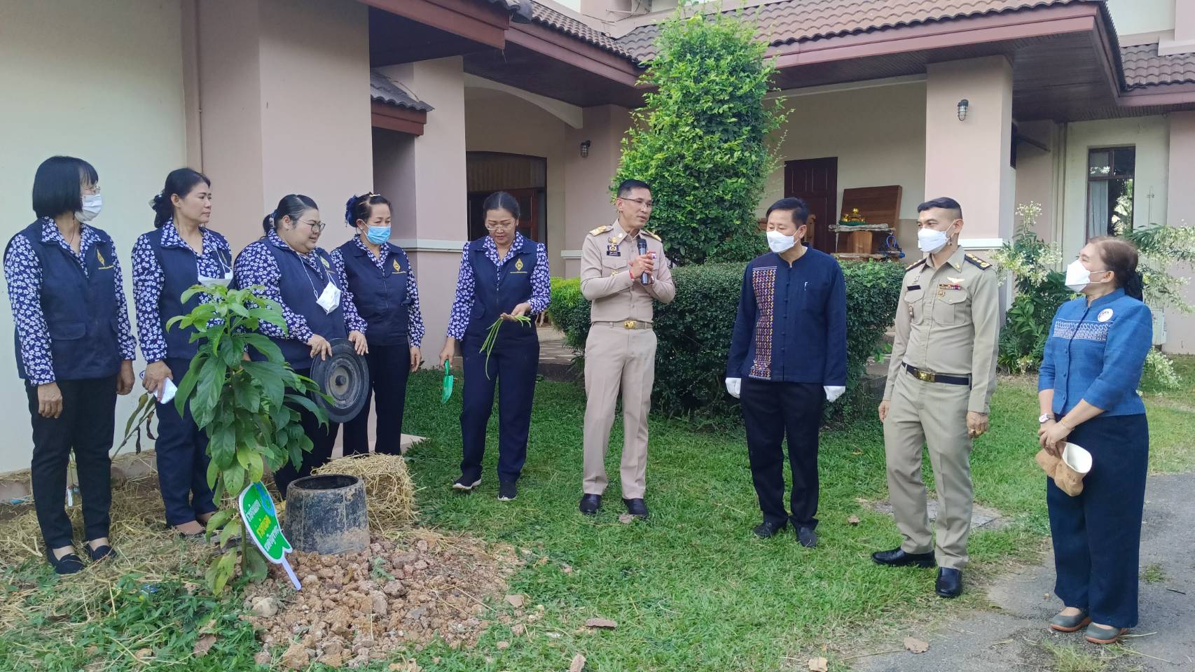 ผู้ว่าราชการจังหวัดน่านปลุกพลังทั้งภาครัฐและภาคประชาชน น้อมนำแนวพระราชดำริของสมเด็จพระกนิษฐาธิราชเจ้า กรมสมเด็จพระเทพรัตนราชสุดาฯ สยามบรมราชกุมารี สู่ปฏิบัติการปลูกผักสวนครัว เพื่อสร้างความมั่นคงทางอาหารต่อเนื่อง