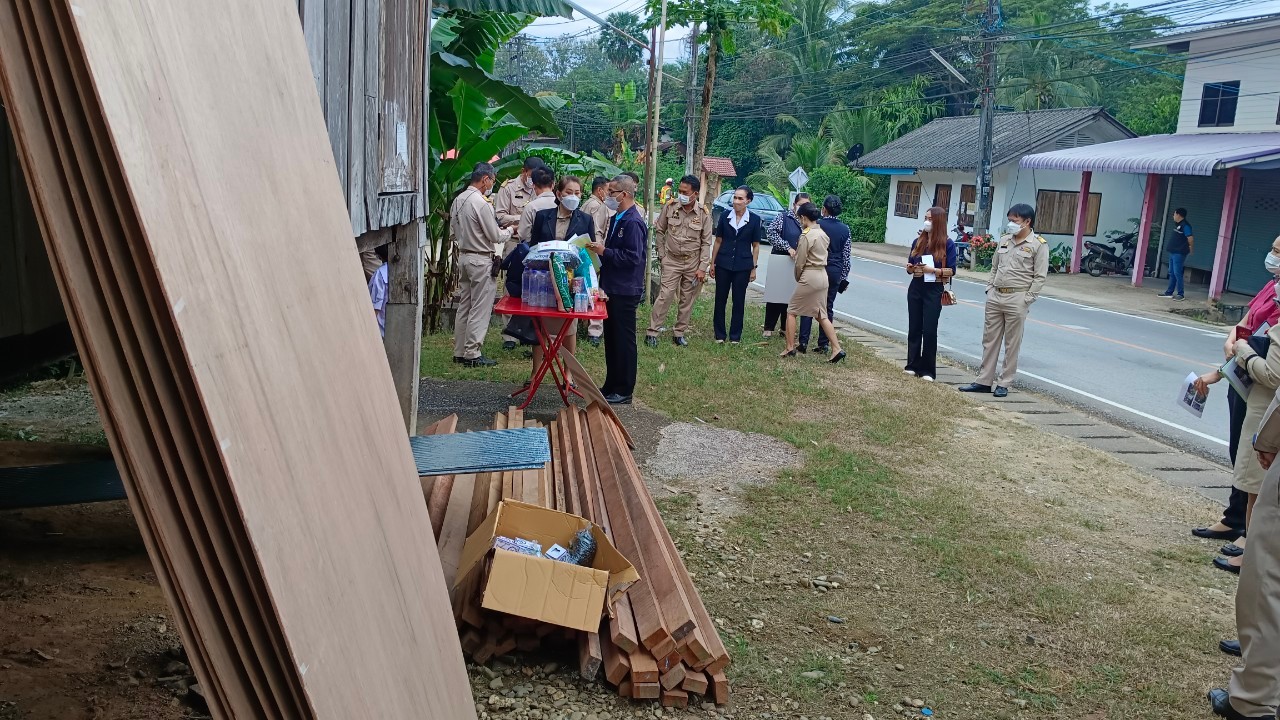 จังหวัดน่าน ร่วมลงพื้นที่เยี่ยมครัวเรือนยากจน มอบเงินสนับสนุน “ซ่อมบ้าน สร้างสุข แก้จนคนน่าน”