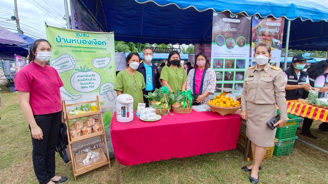 จังหวัดน่าน จัดหน่วยงานทุกภาคส่วนออกให้บริการหน่วยแพทย์เคลื่อนที่ พอ.สว. และกิจกรรม บำบัดทุกข์ บำรุงสุข สร้างรอยยิ้มให้ประชาชน อำนวยความสะดวกในพื้นที่อำเภอปัว