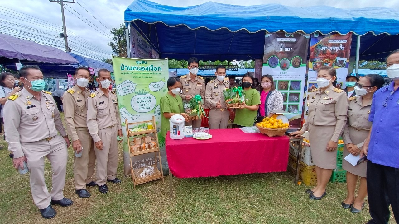 จังหวัดน่าน จัดหน่วยงานทุกภาคส่วนออกให้บริการหน่วยแพทย์เคลื่อนที่ พอ.สว. และกิจกรรม บำบัดทุกข์ บำรุงสุข สร้างรอยยิ้มให้ประชาชน อำนวยความสะดวกในพื้นที่อำเภอปัว