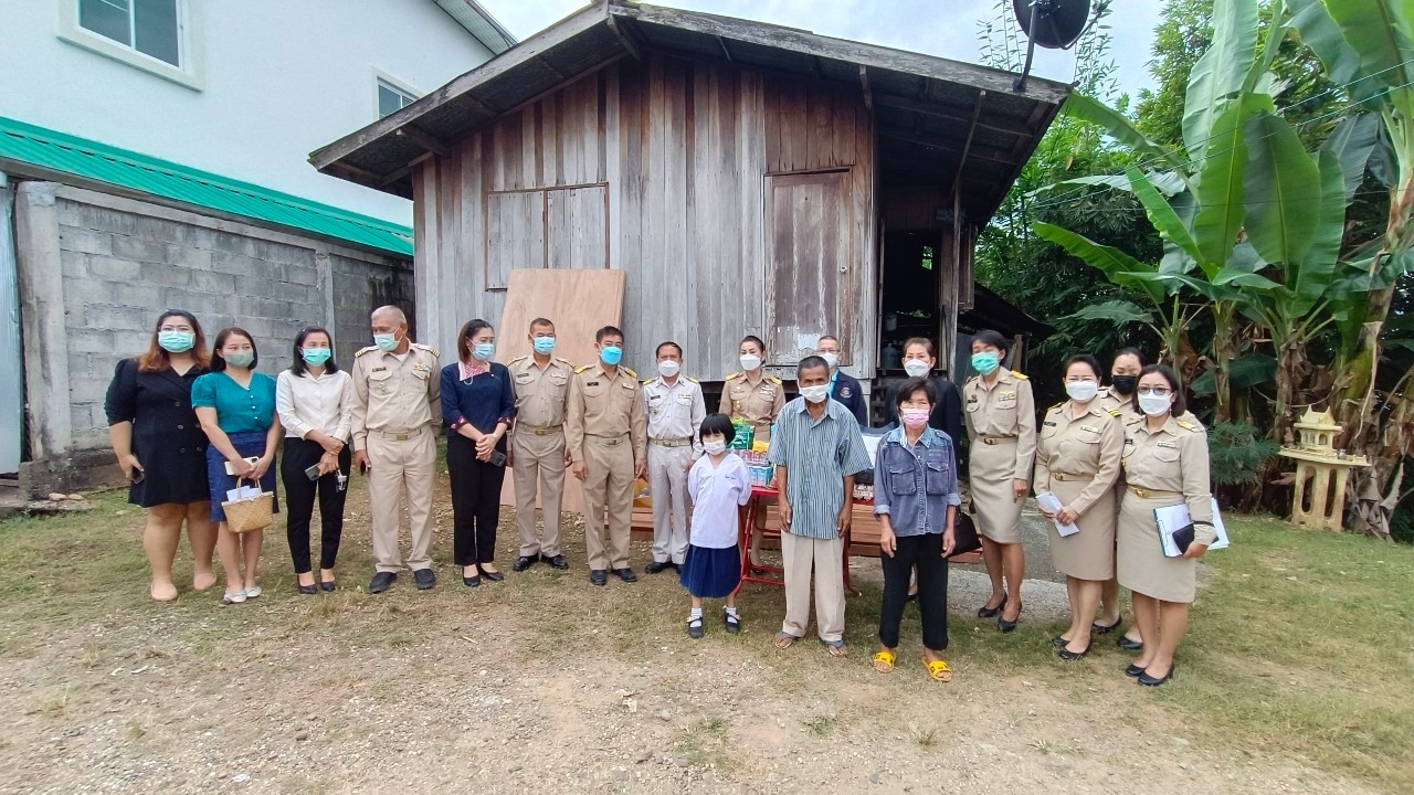 จังหวัดน่าน ร่วมลงพื้นที่เยี่ยมครัวเรือนยากจน มอบเงินสนับสนุน “ซ่อมบ้าน สร้างสุข แก้จนคนน่าน”