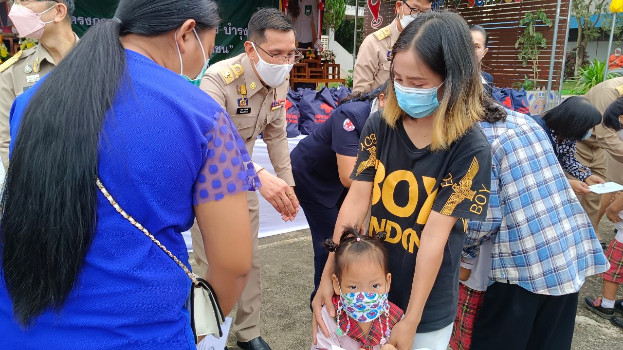 จังหวัดน่าน จัดหน่วยงานทุกภาคส่วนออกให้บริการหน่วยแพทย์เคลื่อนที่ พอ.สว. และกิจกรรม บำบัดทุกข์ บำรุงสุข สร้างรอยยิ้มให้ประชาชน อำนวยความสะดวกในพื้นที่อำเภอปัว