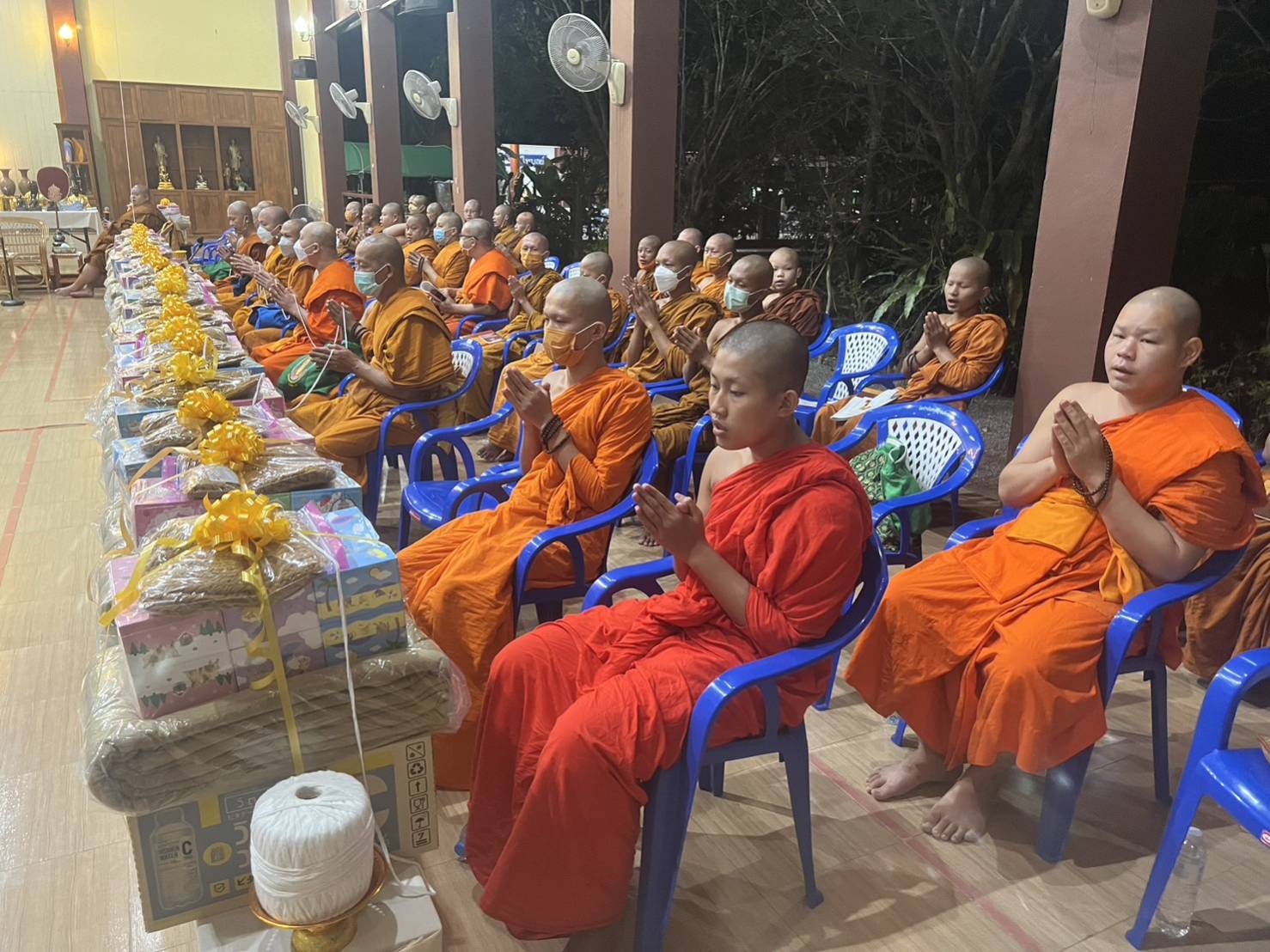 พจ.น่าน รับมอบเงินสมทบกองทุนพัฒนาคุณภาพชีวิต สร้างความมั่นคงในที่อยู่อาศัย “ซ่อมบ้าน สร้างสุข แก้จนคนน่าน” จากวัดป่านันทบุรีญาณสังวราราม