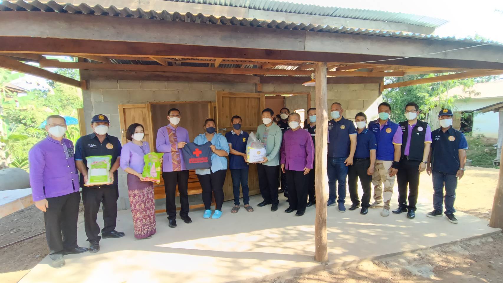 ผู้ว่าราชการจังหวัดน่าน มอบบ้านให้ครัวเรือนยากจน กองทุนพัฒนาคุณภาพชีวิต สร้างความมั่นคงในที่อยู่อาศัย ซ่อมบ้าน สร้างสุข แก้จนคนน่าน