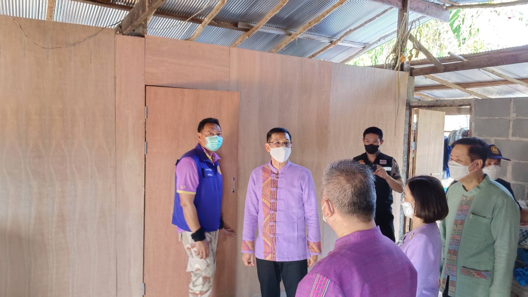 ผู้ว่าราชการจังหวัดน่าน มอบบ้านให้ครัวเรือนยากจน กองทุนพัฒนาคุณภาพชีวิต สร้างความมั่นคงในที่อยู่อาศัย ซ่อมบ้าน สร้างสุข แก้จนคนน่าน