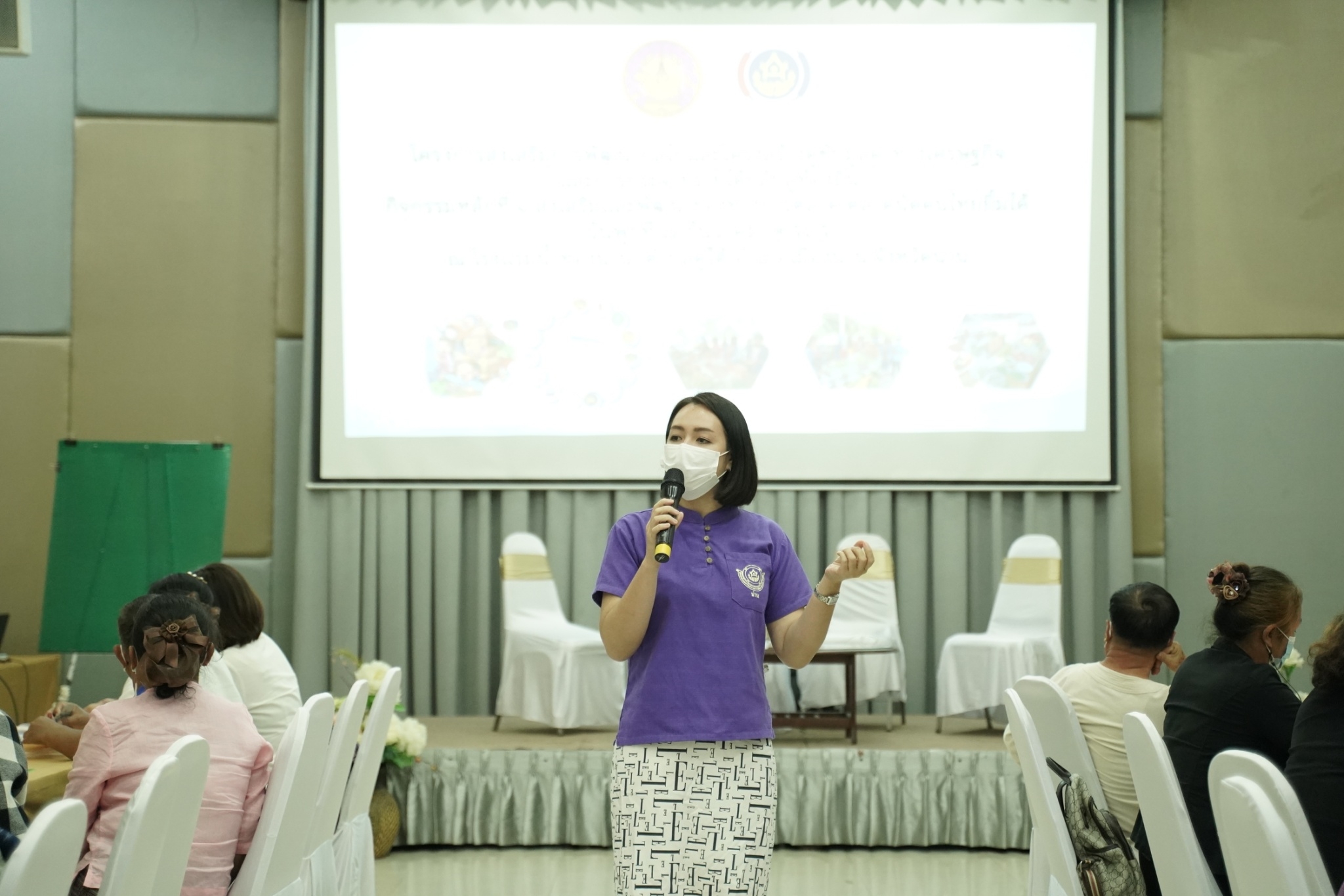 พช.น่าน ประชุมเชิงปฏิบัติการคณะกรรมการบริหารตลาด ผู้บริหารจัดการตลาด และเจ้าหน้าที่พัฒนาชุมชนอำเภอ กิจกรรมส่งเสริมและพัฒนาช่องทางการตลาด ตลาดนัดคนไทยยิ้มได้