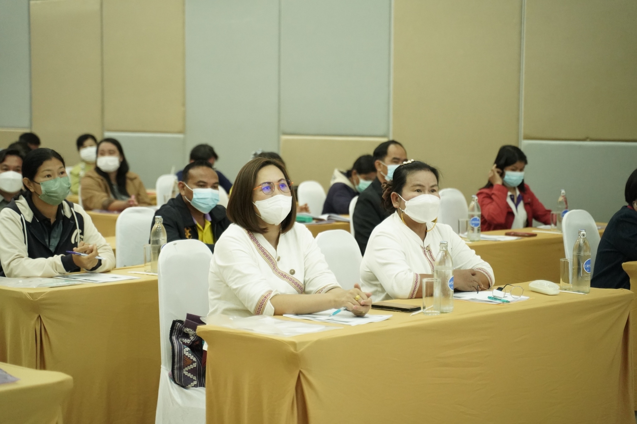 พช.น่าน ประชุมเชิงปฏิบัติการคณะกรรมการบริหารตลาด ผู้บริหารจัดการตลาด และเจ้าหน้าที่พัฒนาชุมชนอำเภอ กิจกรรมส่งเสริมและพัฒนาช่องทางการตลาด ตลาดนัดคนไทยยิ้มได้