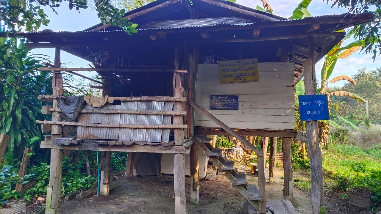 ผู้ว่าราชการจังหวัดน่าน ลงพื้นที่เยี่ยมบ้านครัวเรือนยากจน TPMAP อำเภอบ้านหลวง จังหวัดน่าน