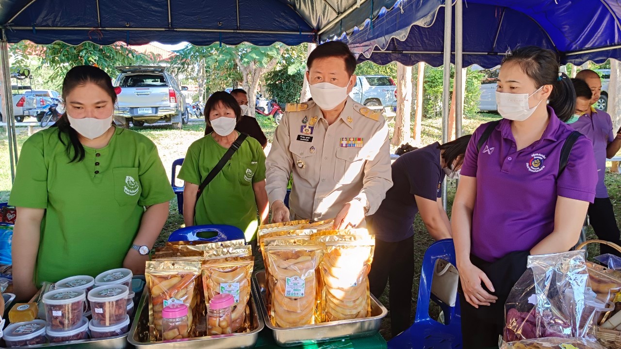 จังหวัดน่าน จัดหน่วยงานทุกภาคส่วนออกให้บริการหน่วยแพทย์เคลื่อนที่ พอ.สว. และกิจกรรม บำบัดทุกข์ บำรุงสุข สร้างรอยยิ้มให้ประชาชน อำนวยความสะดวกในพื้นที่อำเภอบ้านหลวง