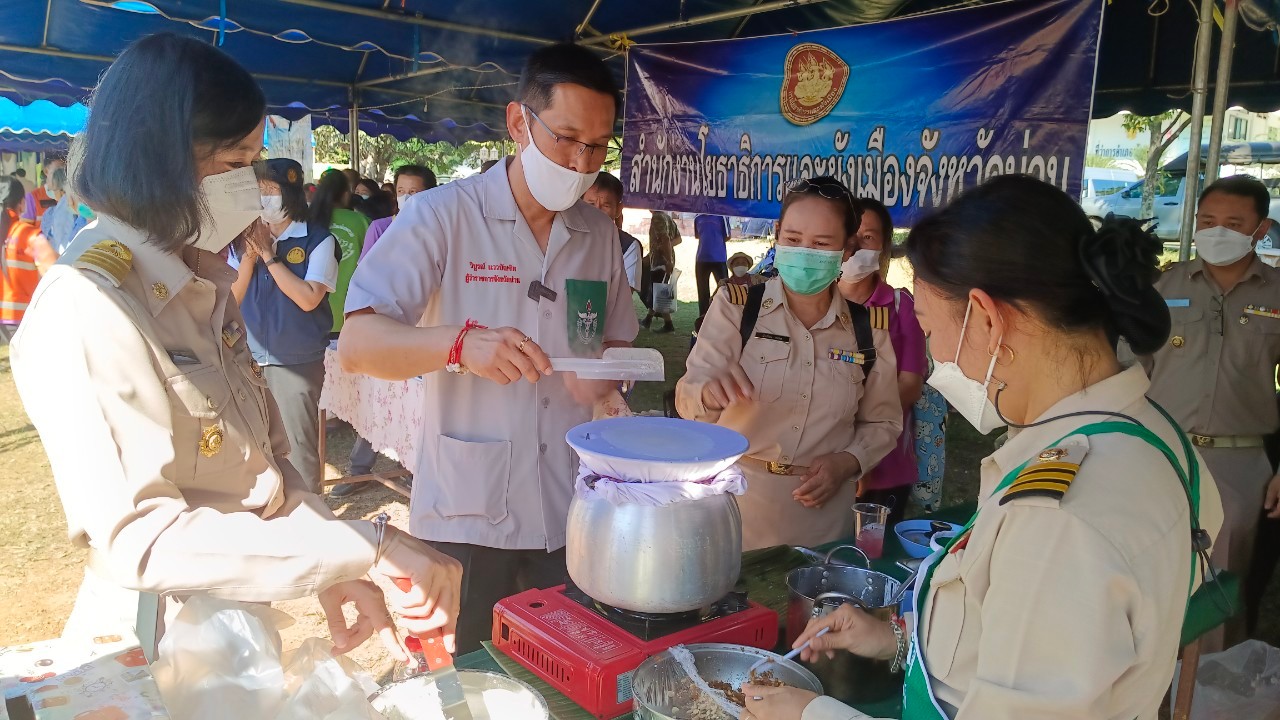 จังหวัดน่าน จัดหน่วยงานทุกภาคส่วนออกให้บริการหน่วยแพทย์เคลื่อนที่ พอ.สว. และกิจกรรม บำบัดทุกข์ บำรุงสุข สร้างรอยยิ้มให้ประชาชน อำนวยความสะดวกในพื้นที่อำเภอบ้านหลวง
