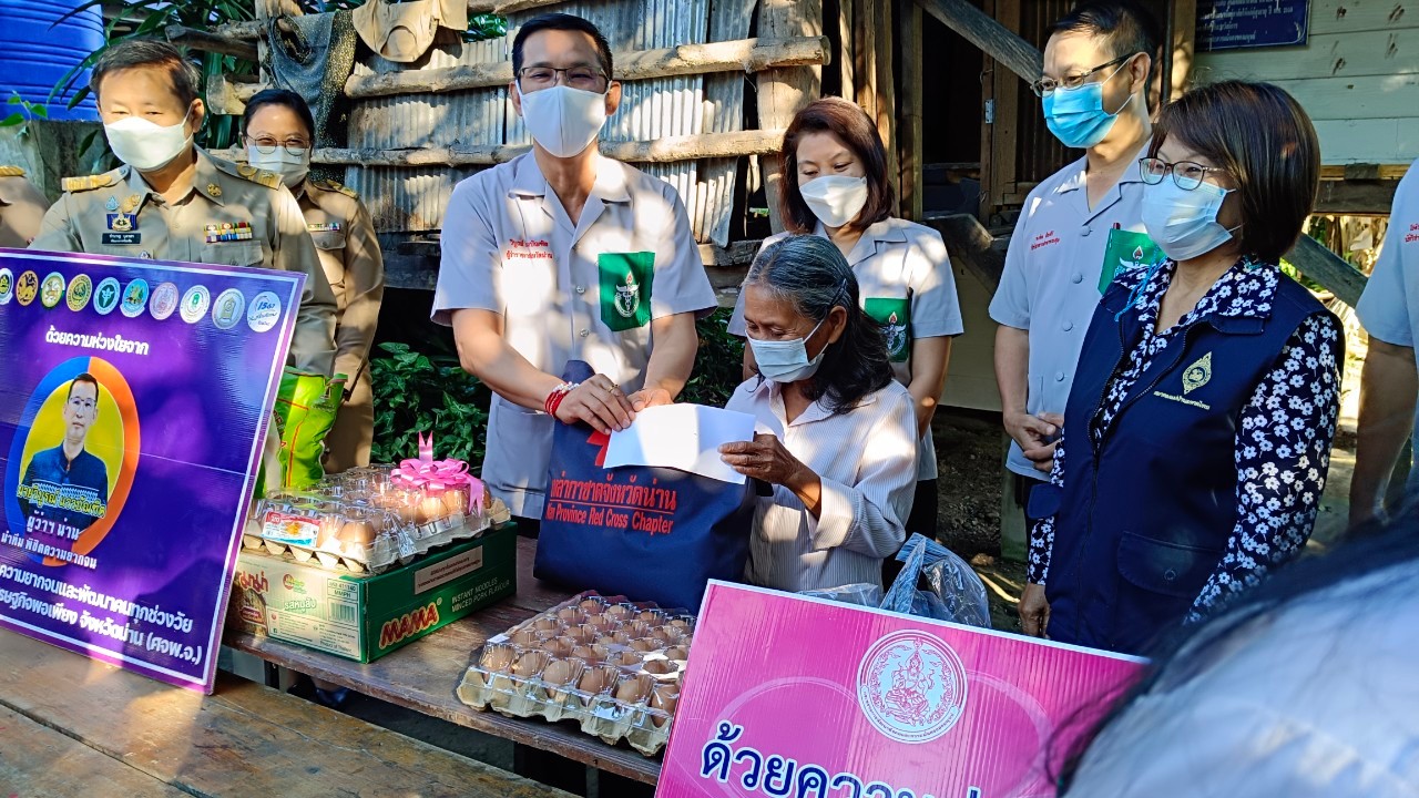 ผู้ว่าราชการจังหวัดน่าน ลงพื้นที่เยี่ยมบ้านครัวเรือนยากจน TPMAP อำเภอบ้านหลวง จังหวัดน่าน