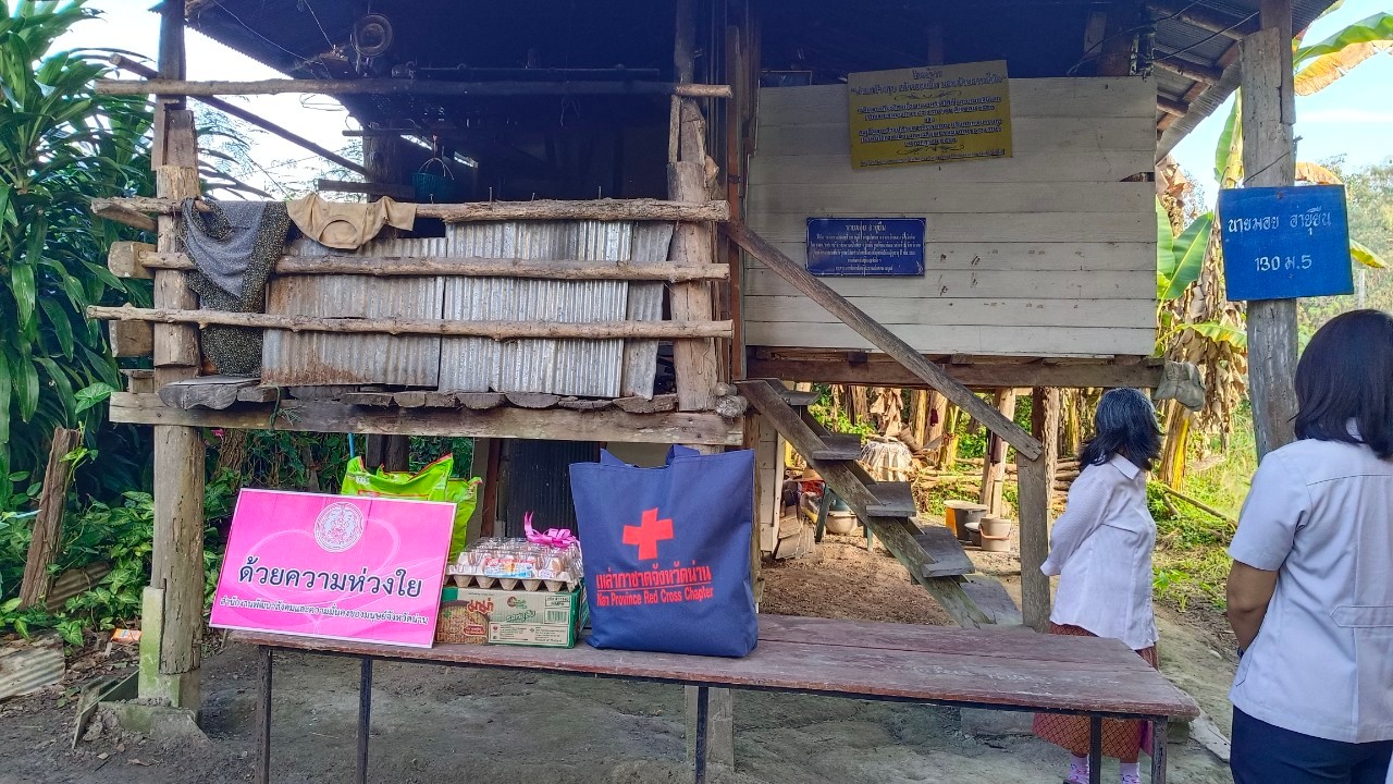 ผู้ว่าราชการจังหวัดน่าน ลงพื้นที่เยี่ยมบ้านครัวเรือนยากจน TPMAP อำเภอบ้านหลวง จังหวัดน่าน