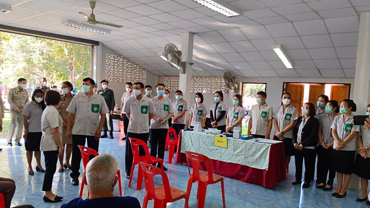 จังหวัดน่าน จัดหน่วยงานทุกภาคส่วนออกให้บริการหน่วยแพทย์เคลื่อนที่ พอ.สว. และกิจกรรม บำบัดทุกข์ บำรุงสุข สร้างรอยยิ้มให้ประชาชน อำนวยความสะดวกในพื้นที่อำเภอบ้านหลวง