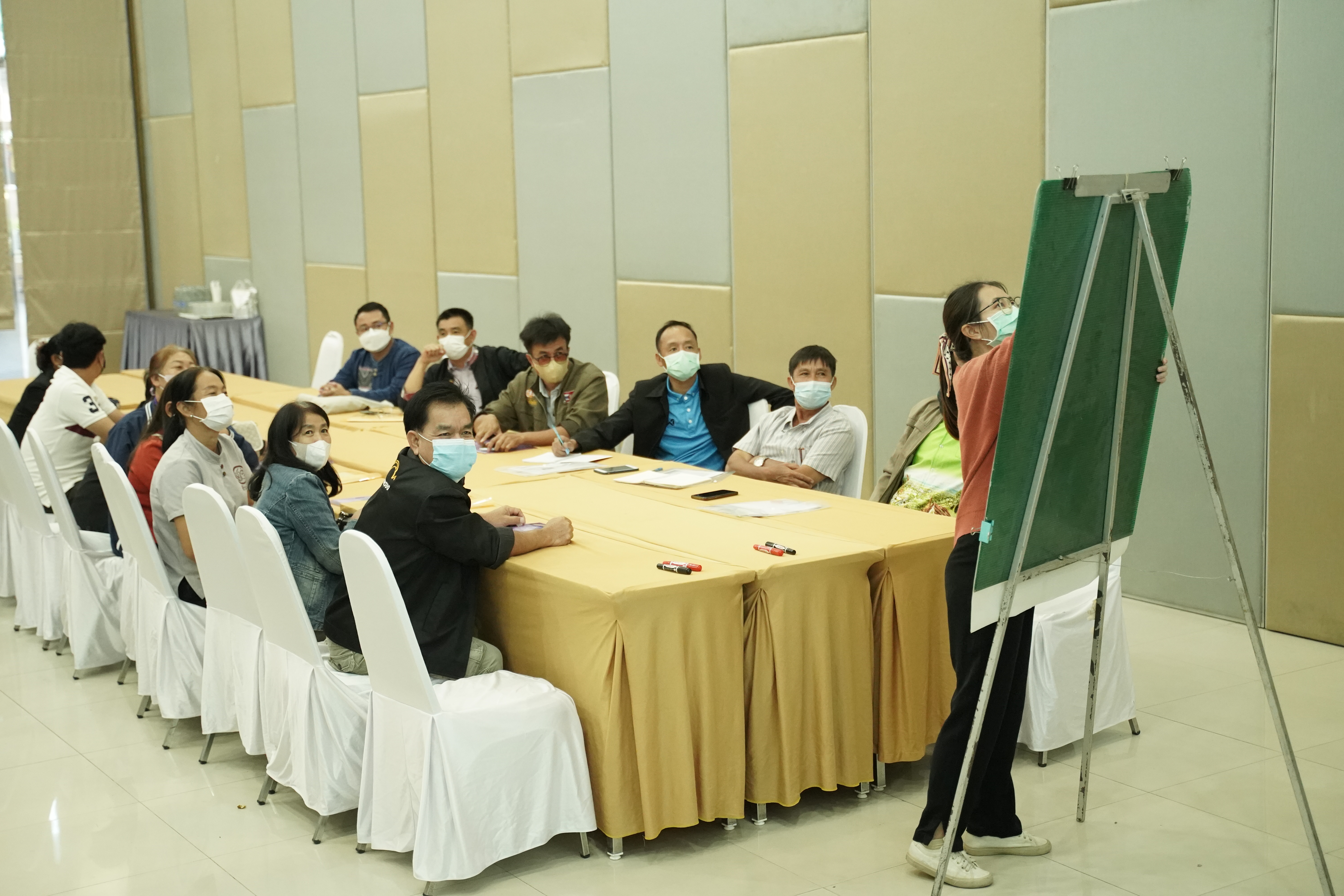 พช.น่าน ประชุมเชิงปฏิบัติการคณะกรรมการบริหารตลาด ผู้บริหารจัดการตลาด และเจ้าหน้าที่พัฒนาชุมชนอำเภอ กิจกรรมส่งเสริมและพัฒนาช่องทางการตลาด ตลาดนัดคนไทยยิ้มได้