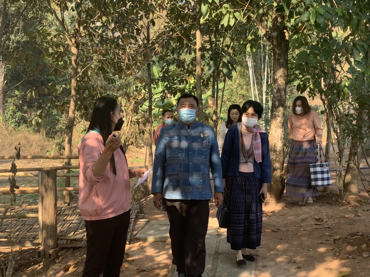 หัวหน้าผู้ตรวจราชการกรมการพัฒนาชุมชน เยี่ยมเยือนให้กำลังใจกลุ่มวิสาหกิจชุมชนชีววิถีตำบลบ้านน้ำเกี๋ยน อำเภอภูเพียง จังหวัดน่าน