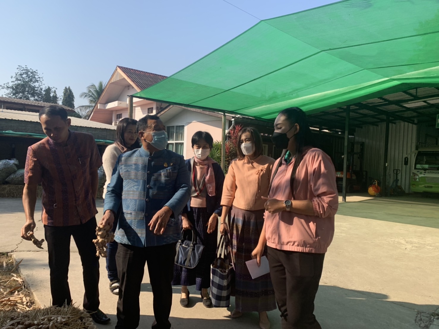 หัวหน้าผู้ตรวจราชการกรมการพัฒนาชุมชน เยี่ยมเยือนให้กำลังใจกลุ่มวิสาหกิจชุมชนชีววิถีตำบลบ้านน้ำเกี๋ยน อำเภอภูเพียง จังหวัดน่าน