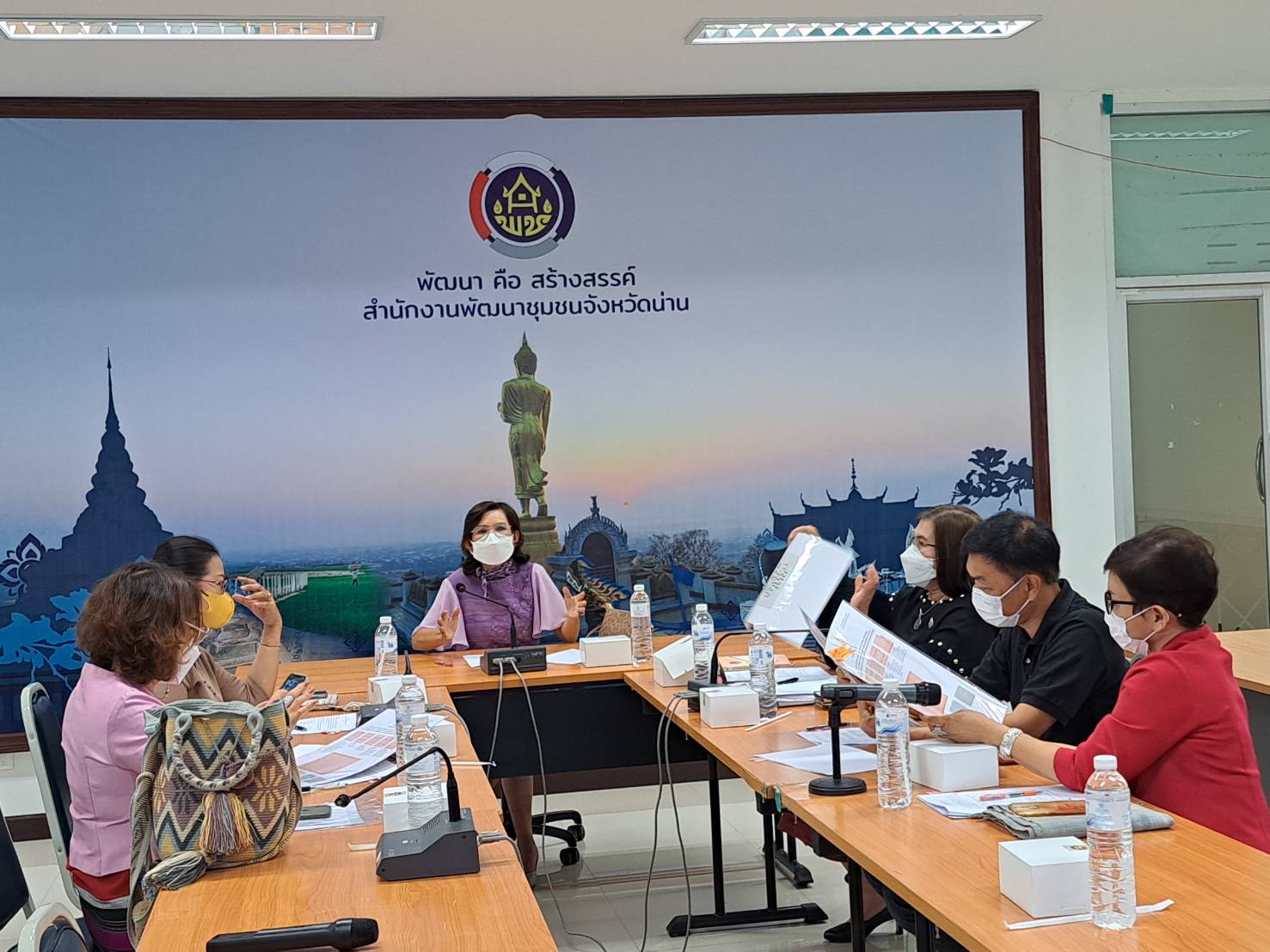 ประชุมคณะกรรมการประกวดออกแบบผลิตภัณฑ์ผ้าทอเมืองน่าน ผลิตภัณฑ์เสื้อผ้าสำเร็จรูปสุภาพบุรุษ สุภาพสตรี และผ้าลายพระราชทาน “ผ้าลายขิดนารีรัตนราชกัญญา” จังหวัดน่าน ในงานประจำปีของดีเมืองน่าน ประจำปี 2566