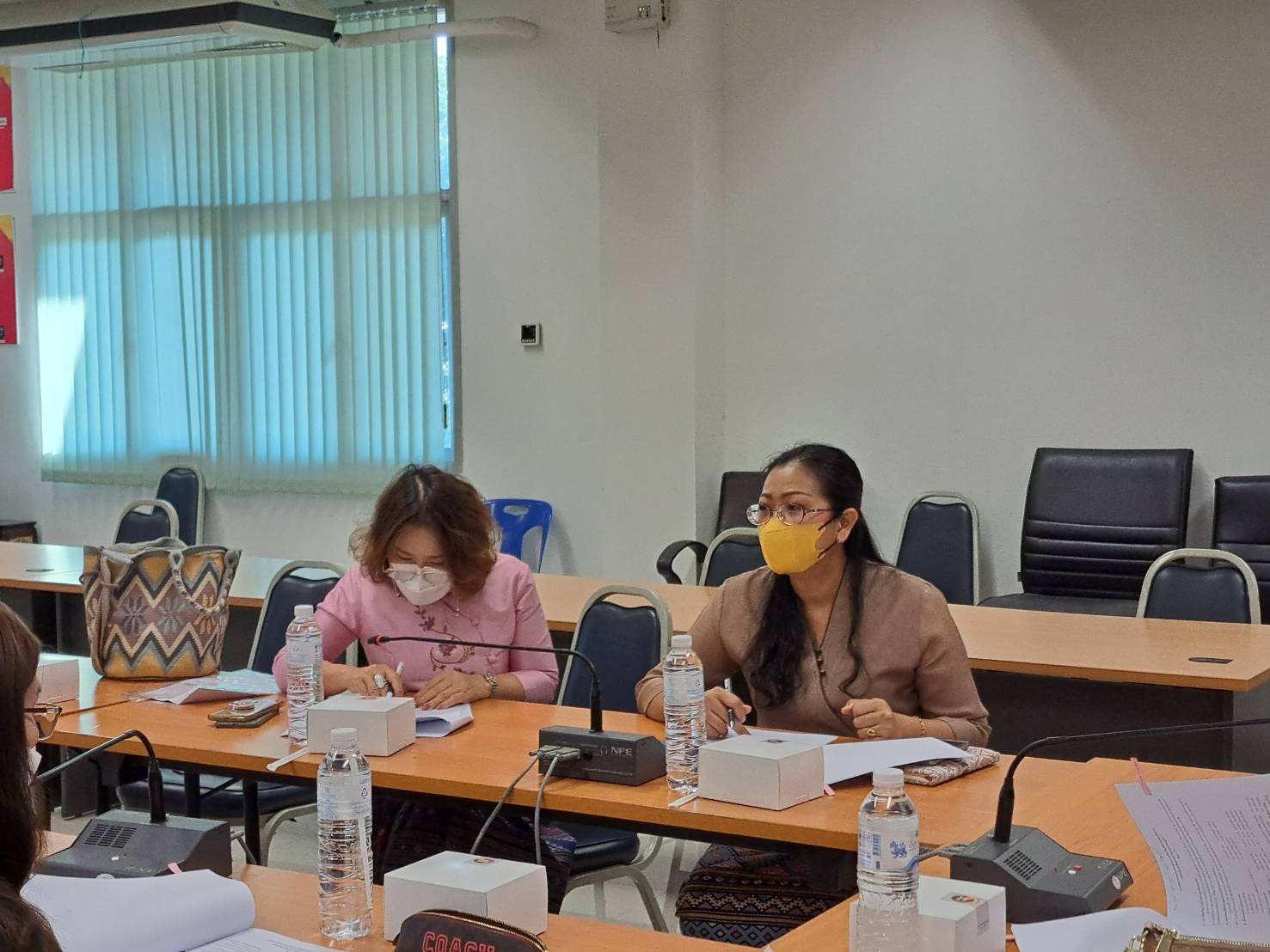 ประชุมคณะกรรมการประกวดออกแบบผลิตภัณฑ์ผ้าทอเมืองน่าน ผลิตภัณฑ์เสื้อผ้าสำเร็จรูปสุภาพบุรุษ สุภาพสตรี และผ้าลายพระราชทาน “ผ้าลายขิดนารีรัตนราชกัญญา” จังหวัดน่าน ในงานประจำปีของดีเมืองน่าน ประจำปี 2566