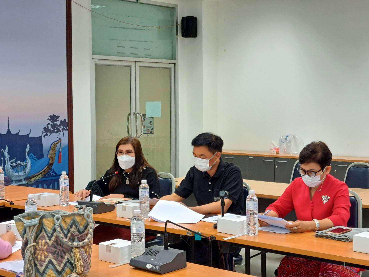 ประชุมคณะกรรมการประกวดออกแบบผลิตภัณฑ์ผ้าทอเมืองน่าน ผลิตภัณฑ์เสื้อผ้าสำเร็จรูปสุภาพบุรุษ สุภาพสตรี และผ้าลายพระราชทาน “ผ้าลายขิดนารีรัตนราชกัญญา” จังหวัดน่าน ในงานประจำปีของดีเมืองน่าน ประจำปี 2566