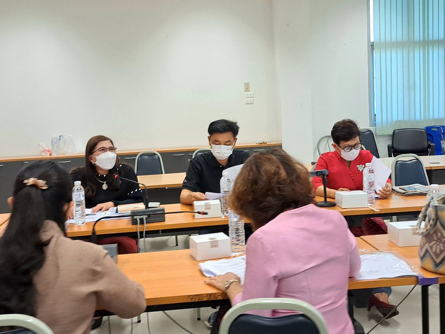 ประชุมคณะกรรมการประกวดออกแบบผลิตภัณฑ์ผ้าทอเมืองน่าน ผลิตภัณฑ์เสื้อผ้าสำเร็จรูปสุภาพบุรุษ สุภาพสตรี และผ้าลายพระราชทาน “ผ้าลายขิดนารีรัตนราชกัญญา” จังหวัดน่าน ในงานประจำปีของดีเมืองน่าน ประจำปี 2566