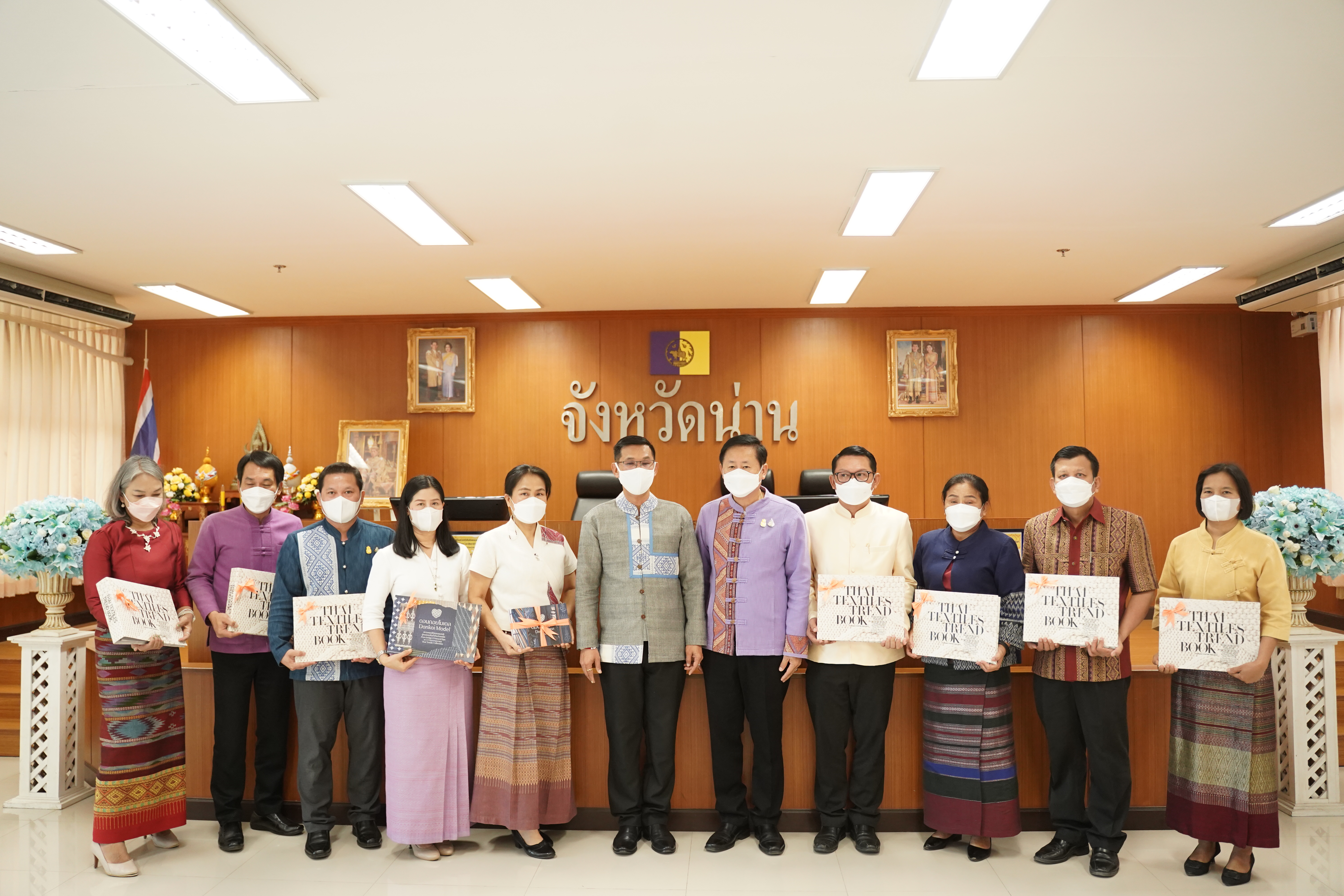 จังหวัดน่าน จับมือ 46 หน่วยงานร่วม MOU อนุรักษ์ สืบสาน และพัฒนาผ้าน่าน ตามโครงการ “ผ้าไทยใส่ให้สนุก”