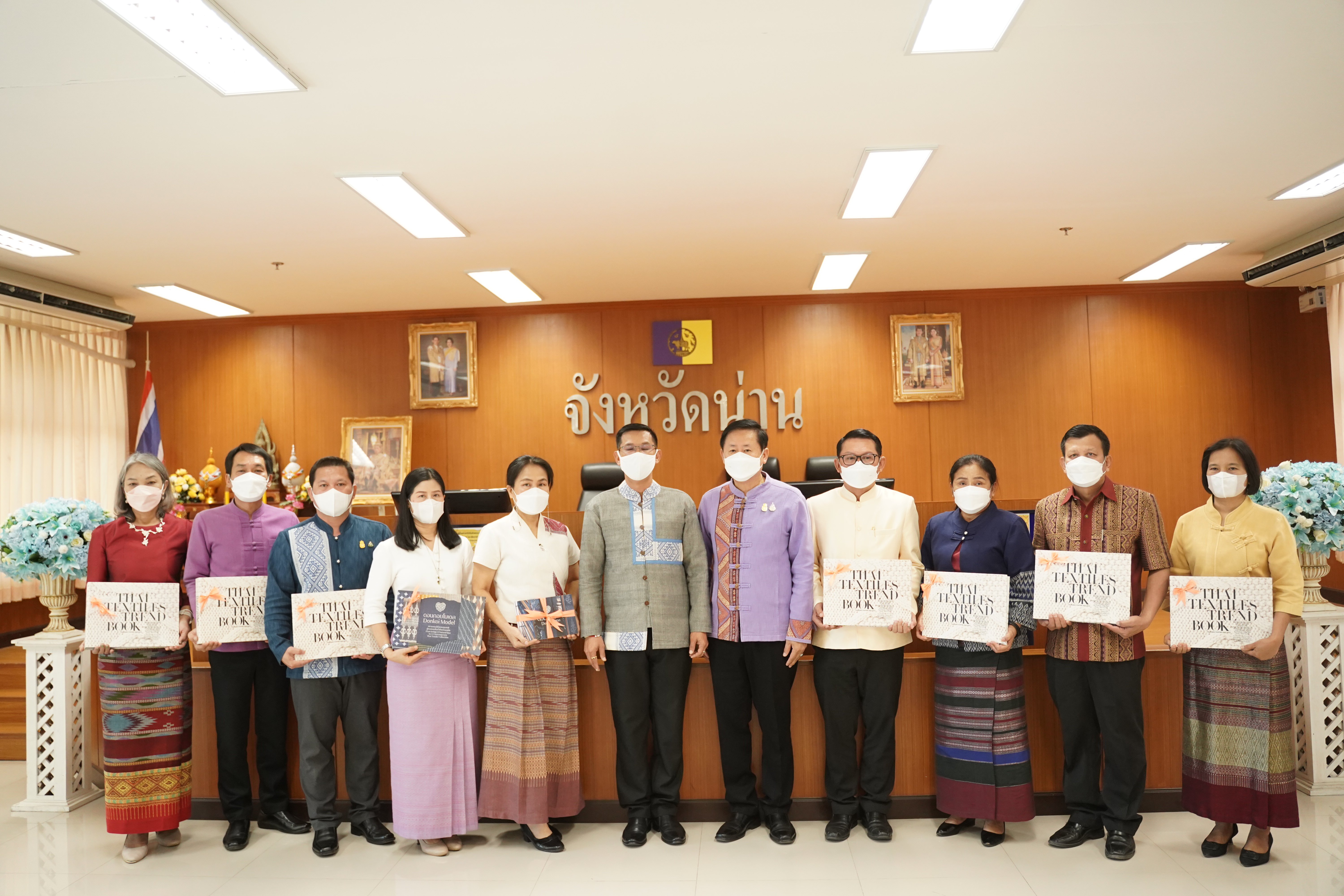 จังหวัดน่าน จับมือ 46 หน่วยงานร่วม MOU อนุรักษ์ สืบสาน และพัฒนาผ้าน่าน ตามโครงการ “ผ้าไทยใส่ให้สนุก”