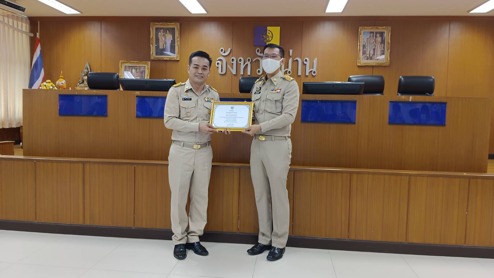 จังหวัดน่าน มอบรางวัลการประกวดร้านนิทรรศการงานประจำปี และของดีเมืองน่าน ประจำปี 2566