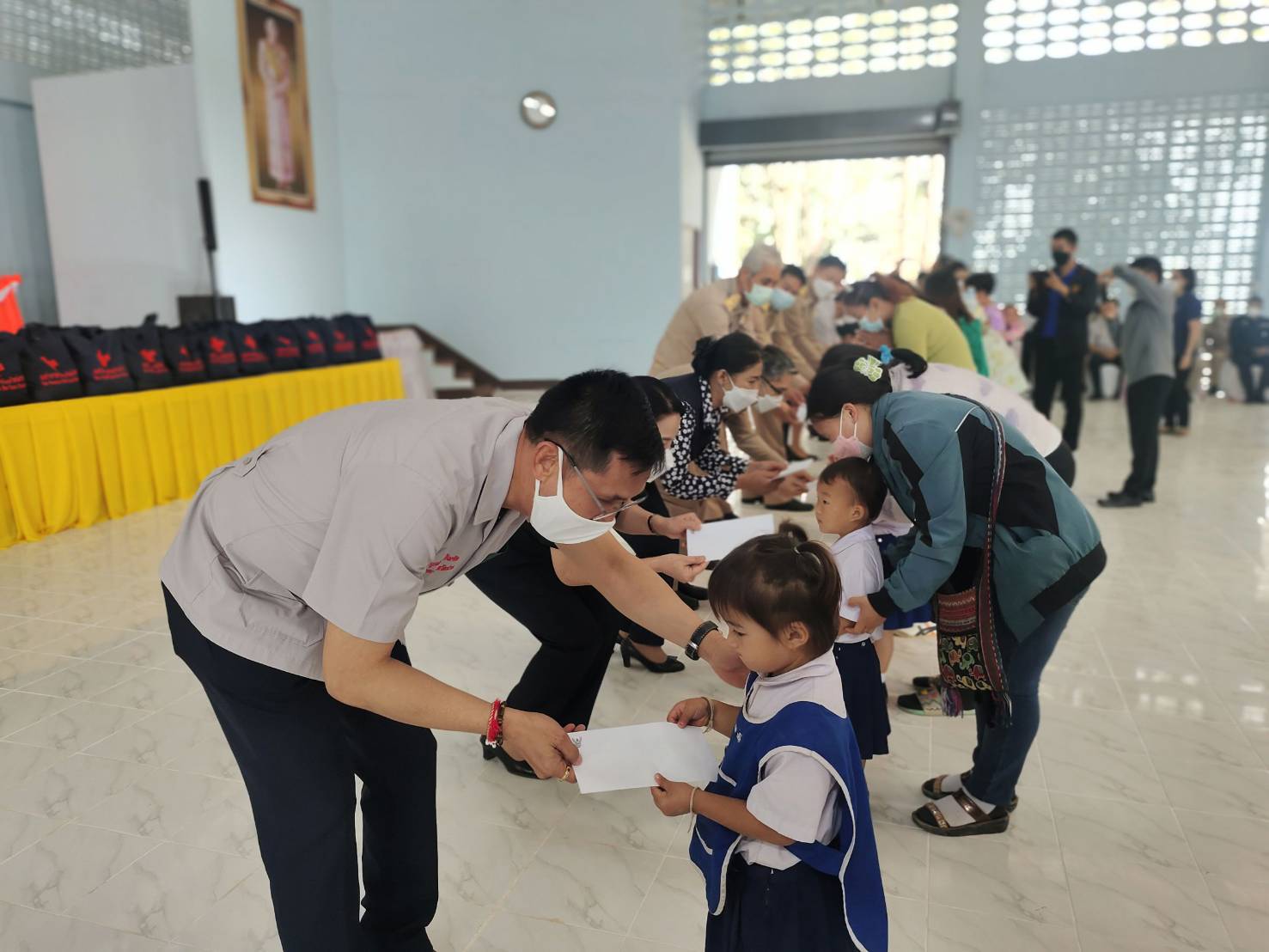 พช.น่าน : ร่วมกิจกรรมหน่วยแพทย์เคลื่อนที่ พอ.สว. และการหน่วยบำบัดทุกข์บำรุงสุขสร้างรอยยิ้มให้ประชาชน