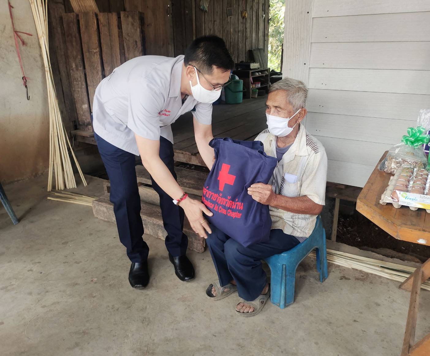 พช.น่าน : ผู้ว่าราชการจังหวัดน่าน เยี่ยมบ้านครัวเรือนยากจน ในพื้นที่อำเภอ จังหวัดน่าน