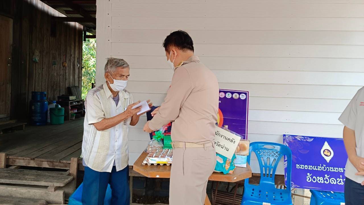 พช.น่าน : ผู้ว่าราชการจังหวัดน่าน เยี่ยมบ้านครัวเรือนยากจน ในพื้นที่อำเภอ จังหวัดน่าน