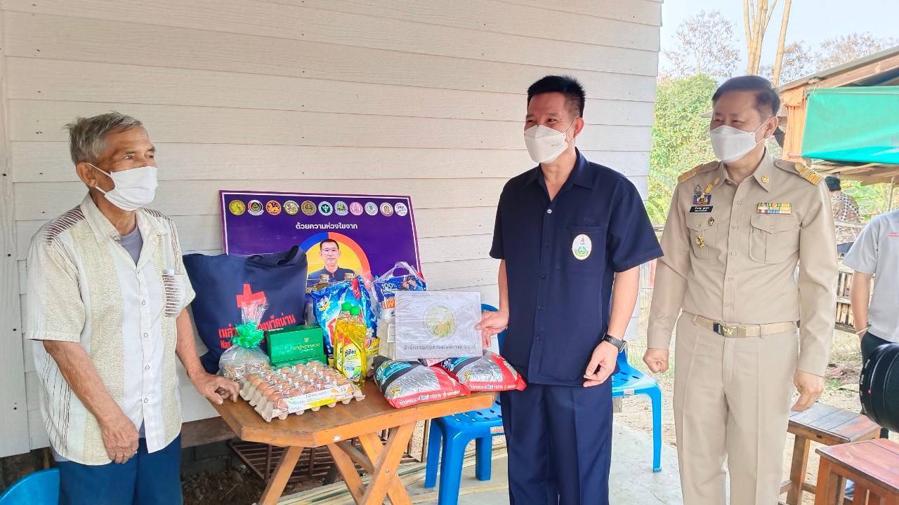 พช.น่าน : ผู้ว่าราชการจังหวัดน่าน เยี่ยมบ้านครัวเรือนยากจน ในพื้นที่อำเภอ จังหวัดน่าน