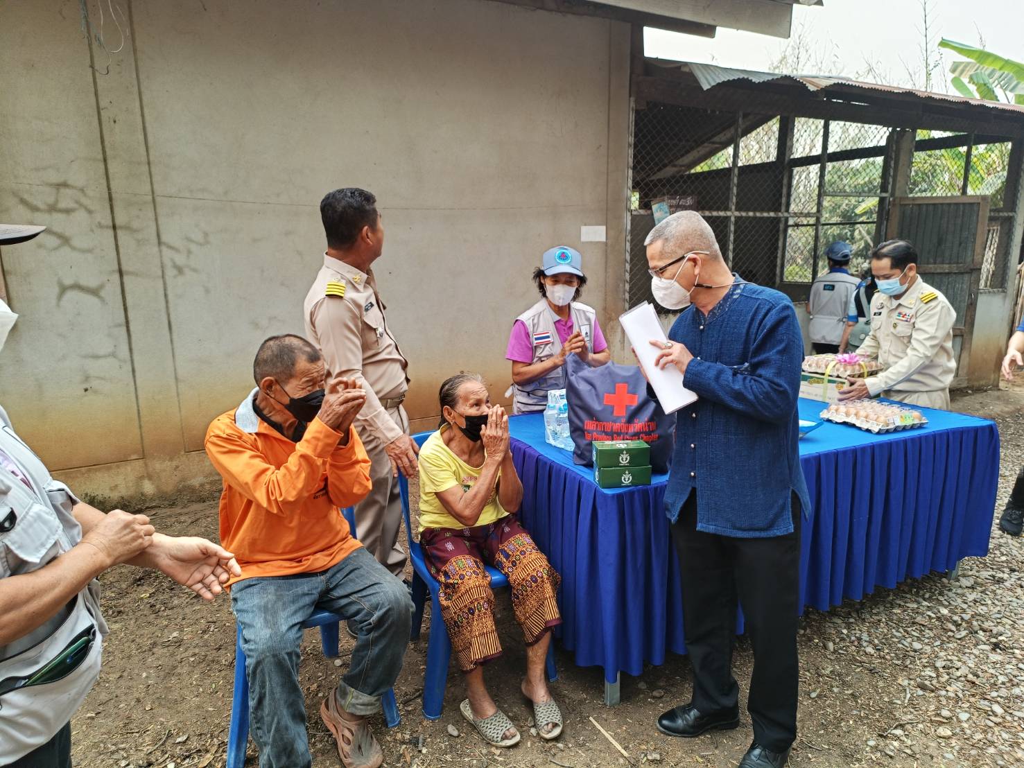 ผู้ว่าราชการจังหวัดน่าน มอบเครื่องอุปโภคบริโภค/ถุงยังชีพ และเยี่ยมบ้านครัวเรือนยากจนเป้าหมาย TPMAP ในพื้นที่อำเภอเชียงกลาง จังหวัดน่าน